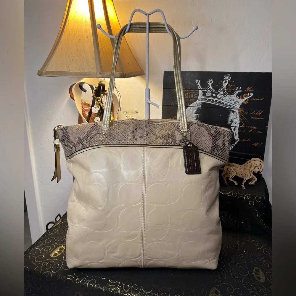 Coach 2012 Laura Embossed Monogram C Snakeskin Leather Tote Bag F19696